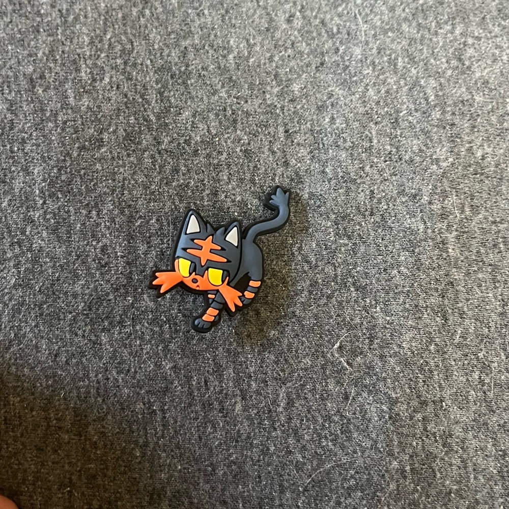 Pokémon litten Croc Charm never used!

(Bundle for a lower price)